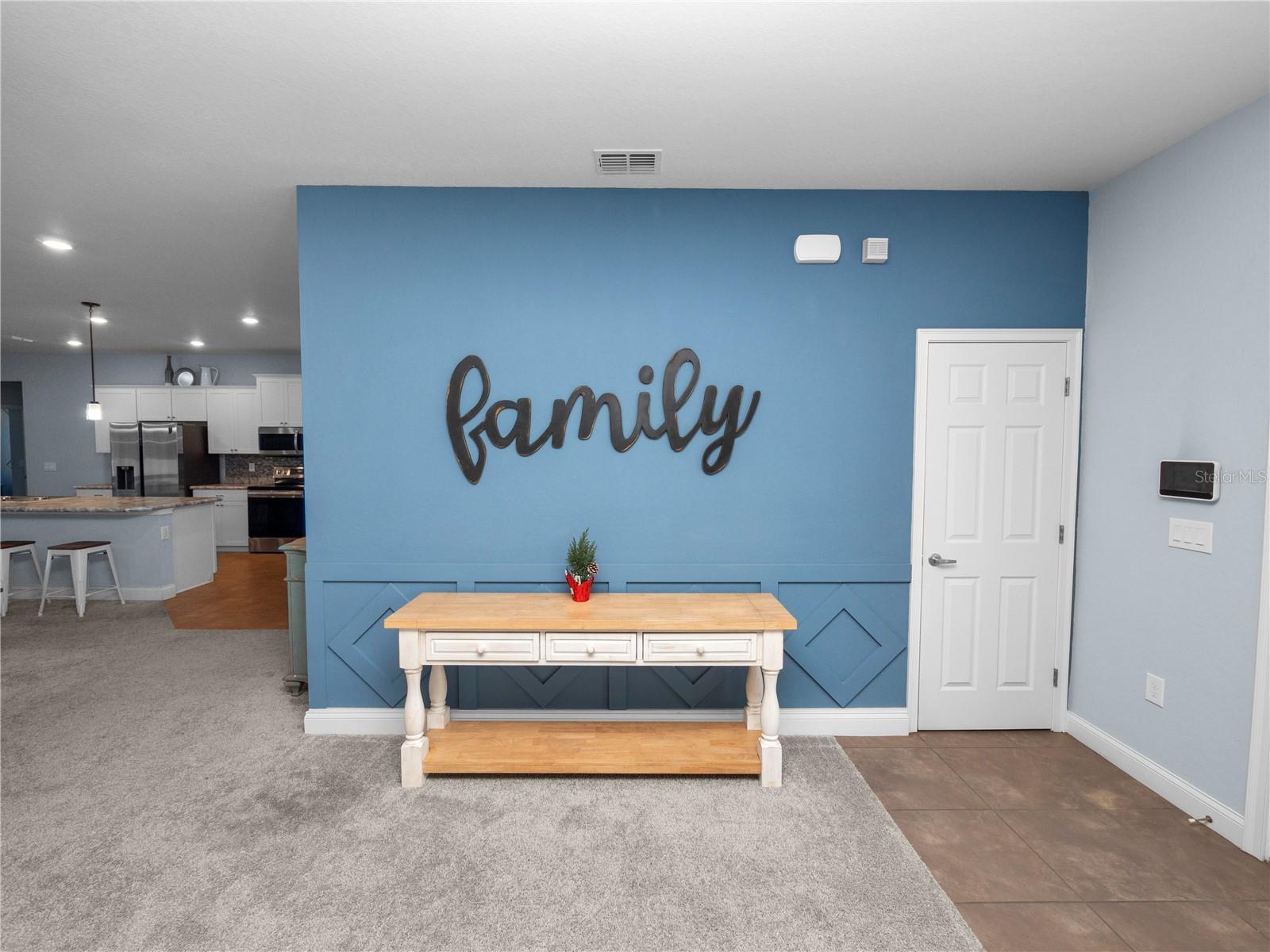 220 WALKERS POINT DR