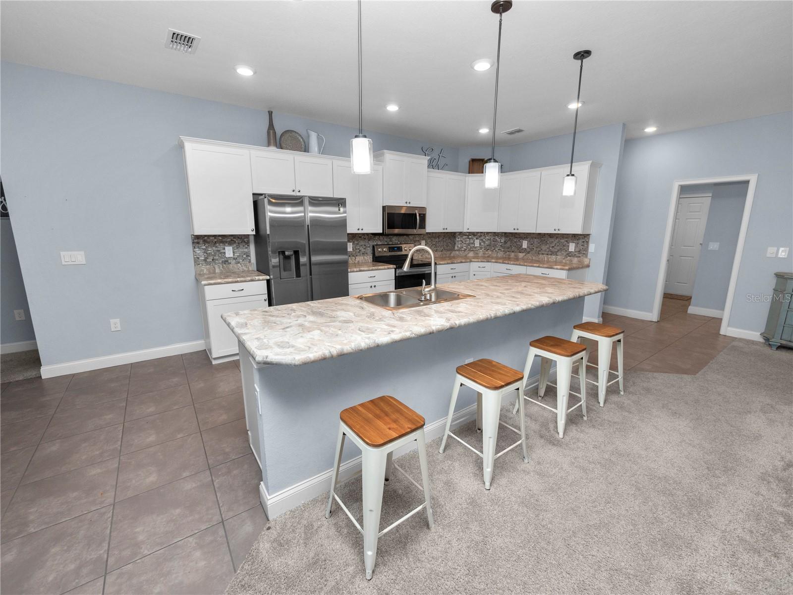 220 WALKERS POINT DR