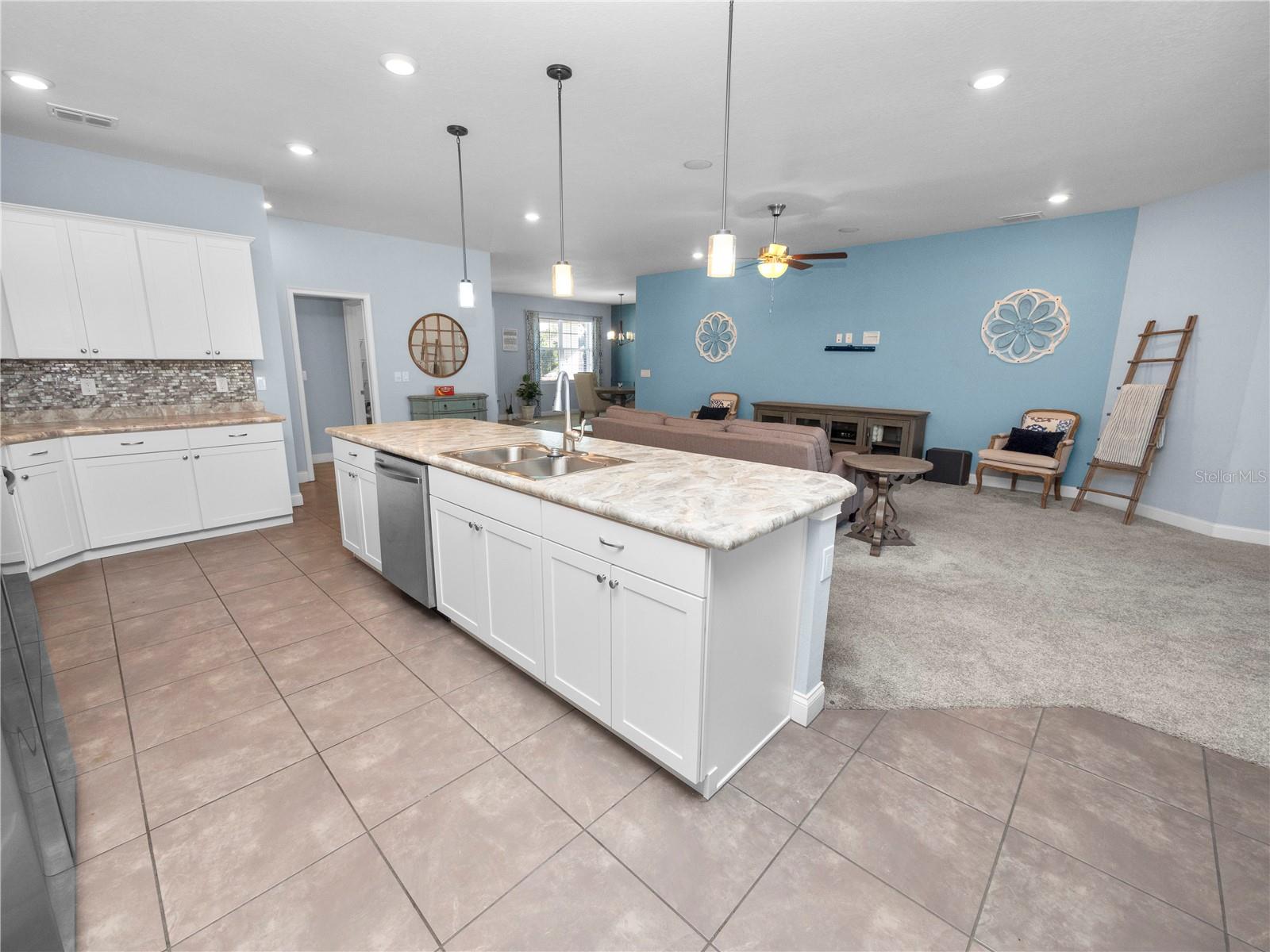 220 WALKERS POINT DR