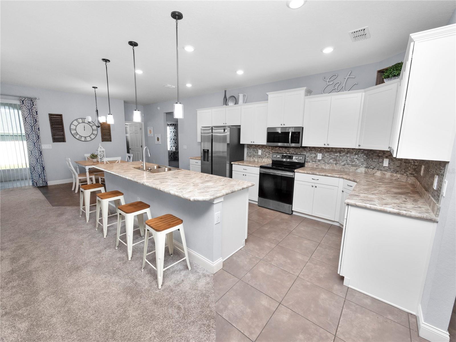 220 WALKERS POINT DR