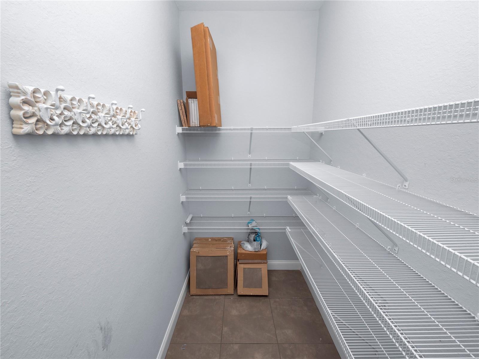 220 WALKERS POINT DR