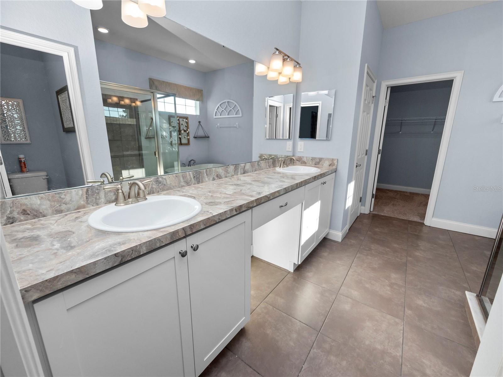 220 WALKERS POINT DR