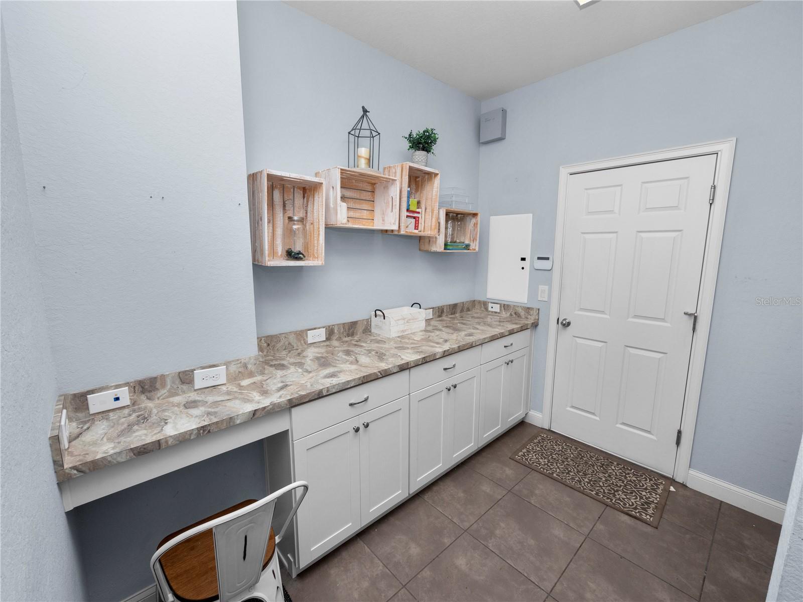 220 WALKERS POINT DR