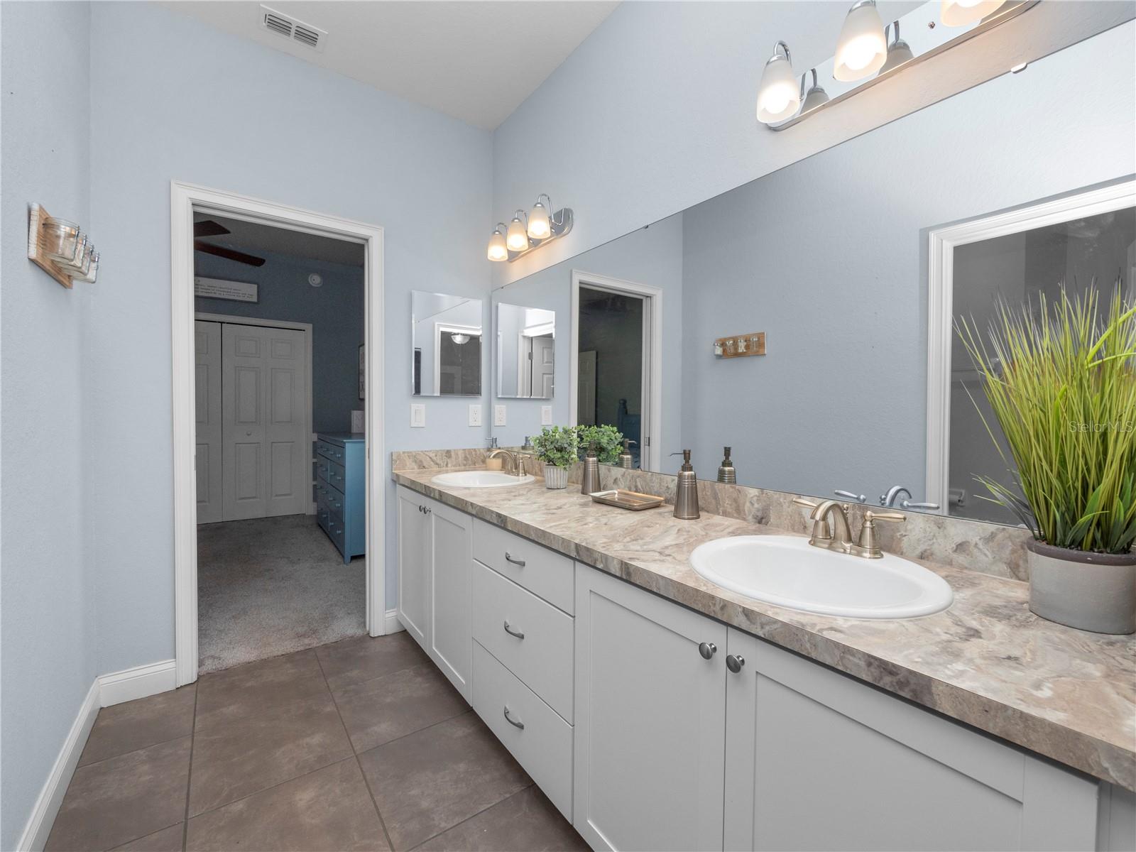 220 WALKERS POINT DR