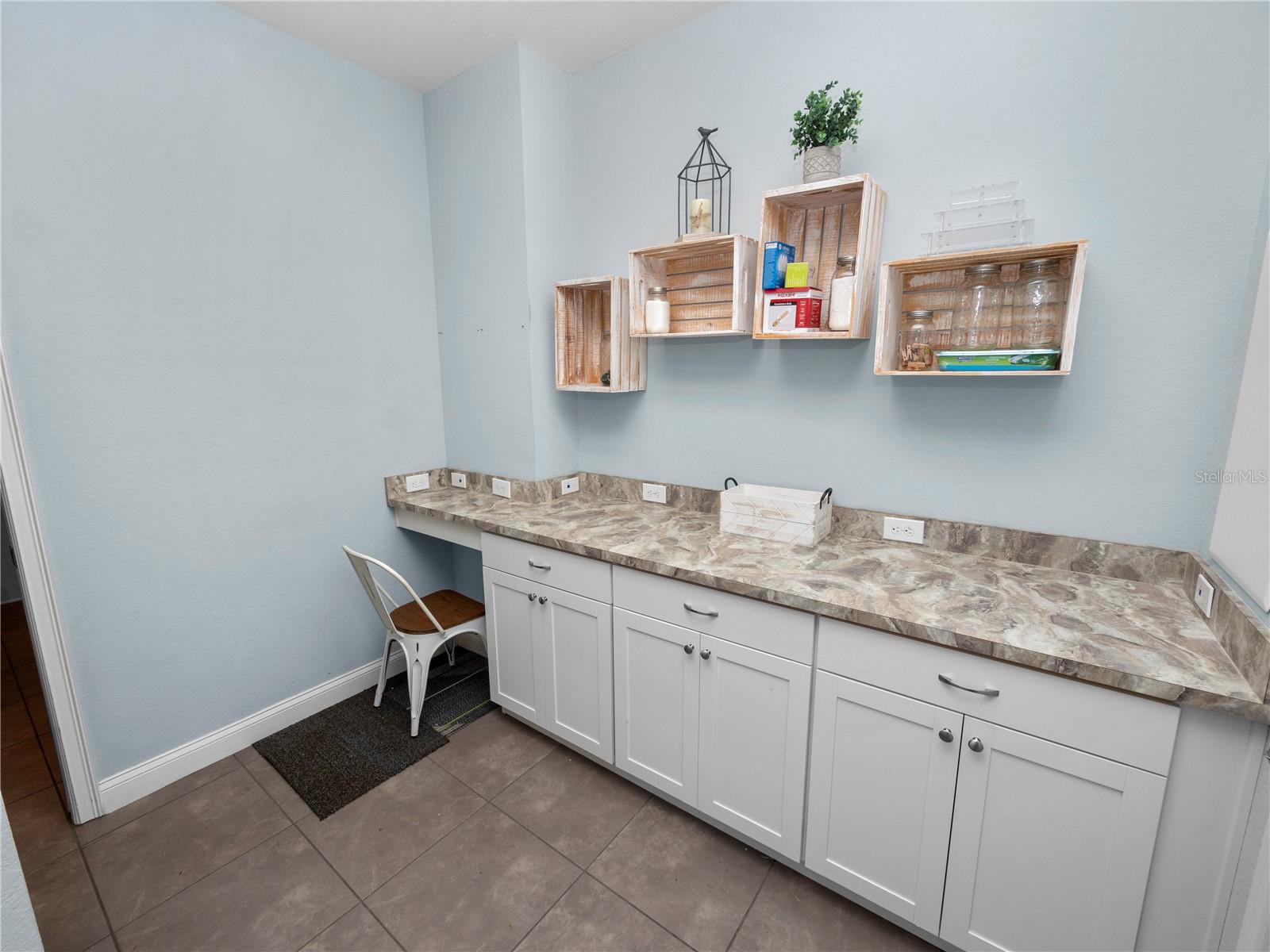 220 WALKERS POINT DR