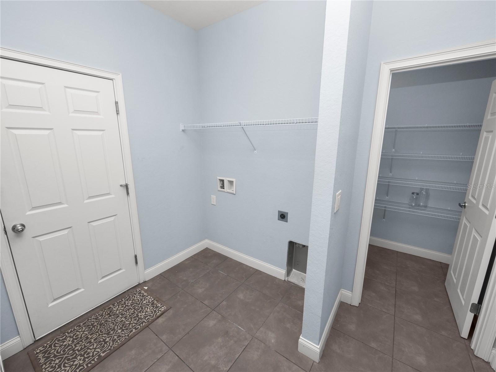 220 WALKERS POINT DR