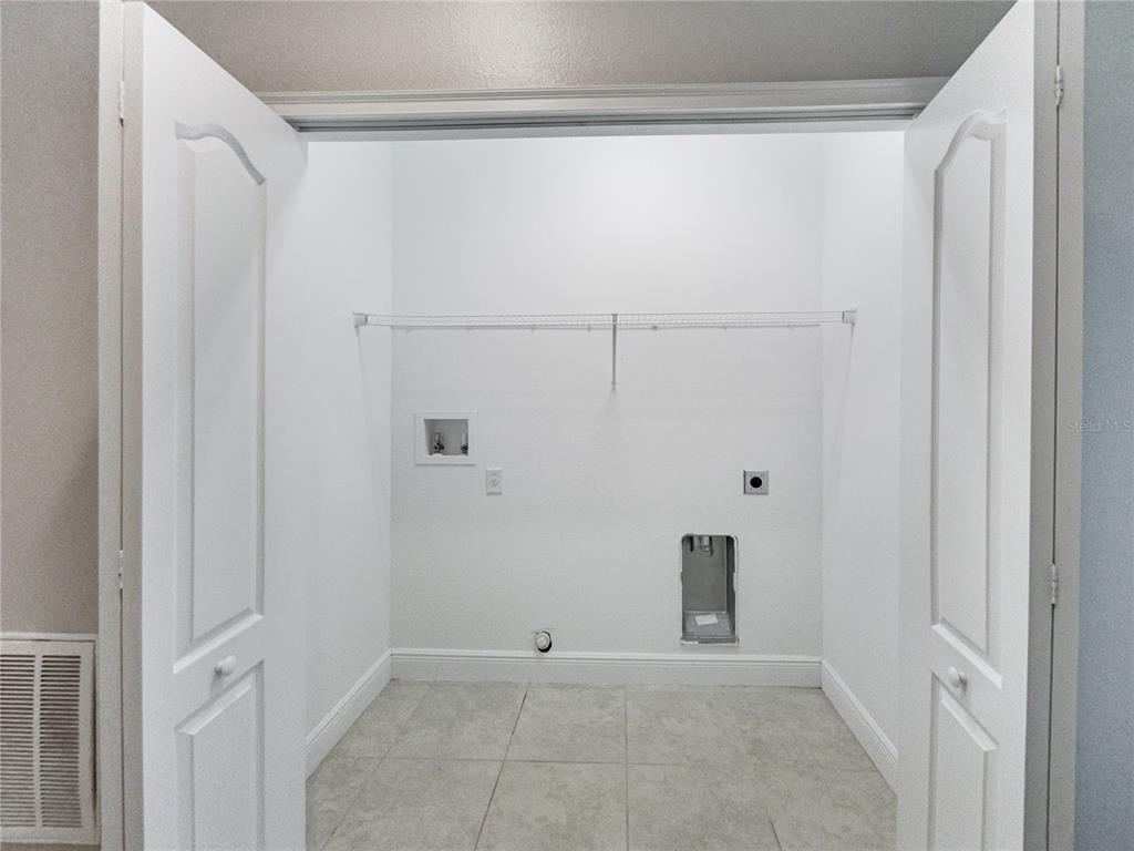 183 BROOKES PL