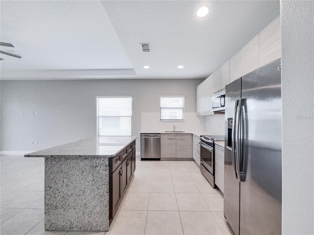 183 BROOKES PL