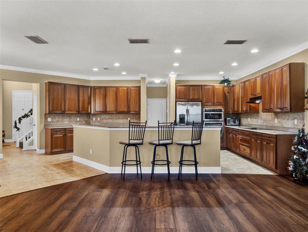 702 REFLECTIONS LN