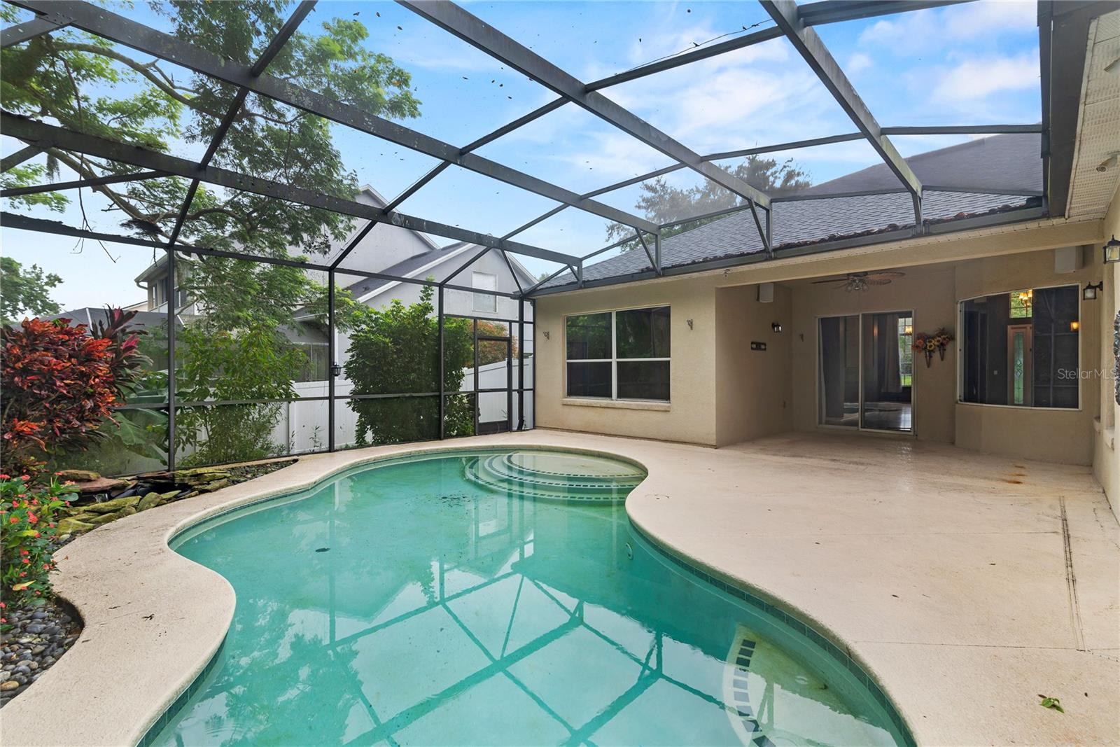 332 LARGOVISTA DR