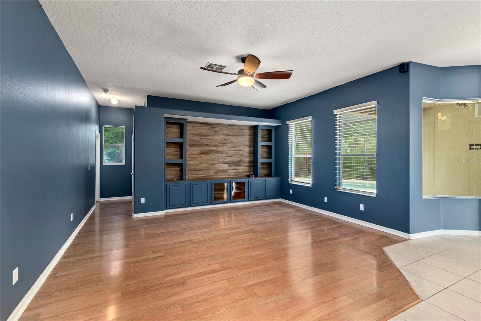 332 LARGOVISTA DR