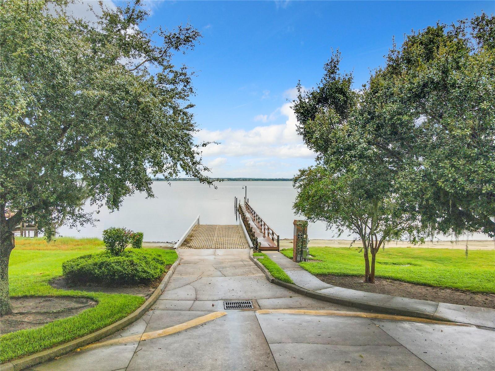 332 LARGOVISTA DR