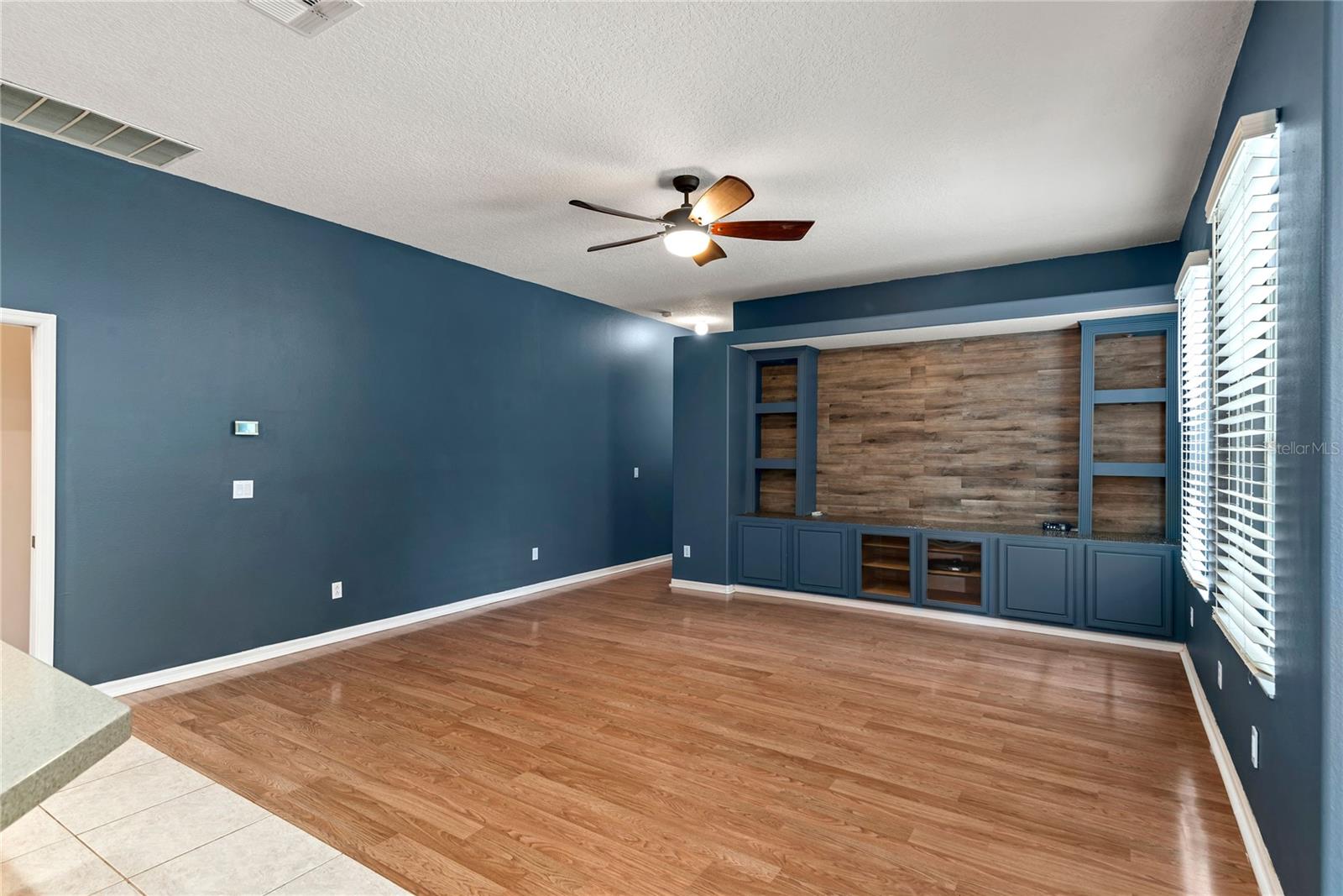332 LARGOVISTA DR