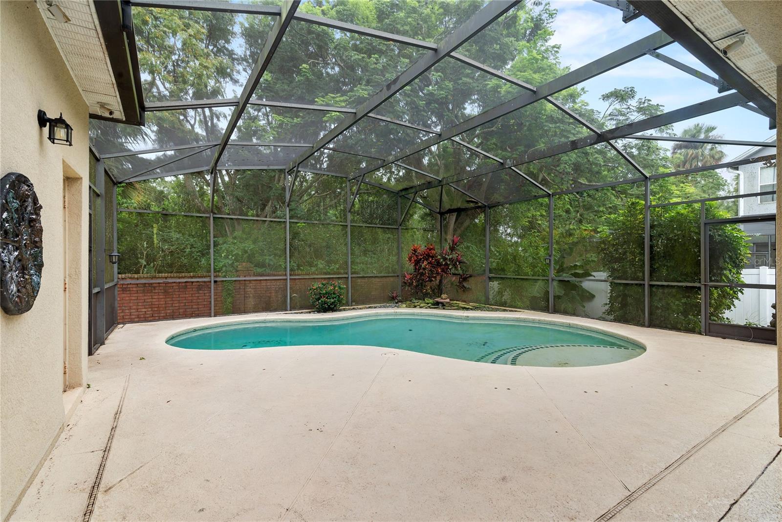 332 LARGOVISTA DR