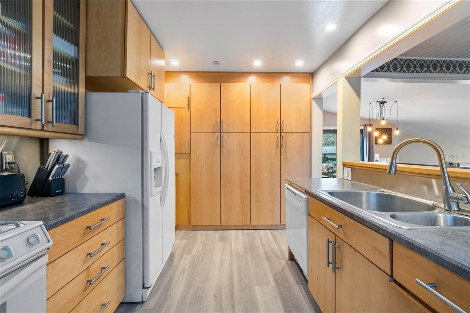 900 PARK PL