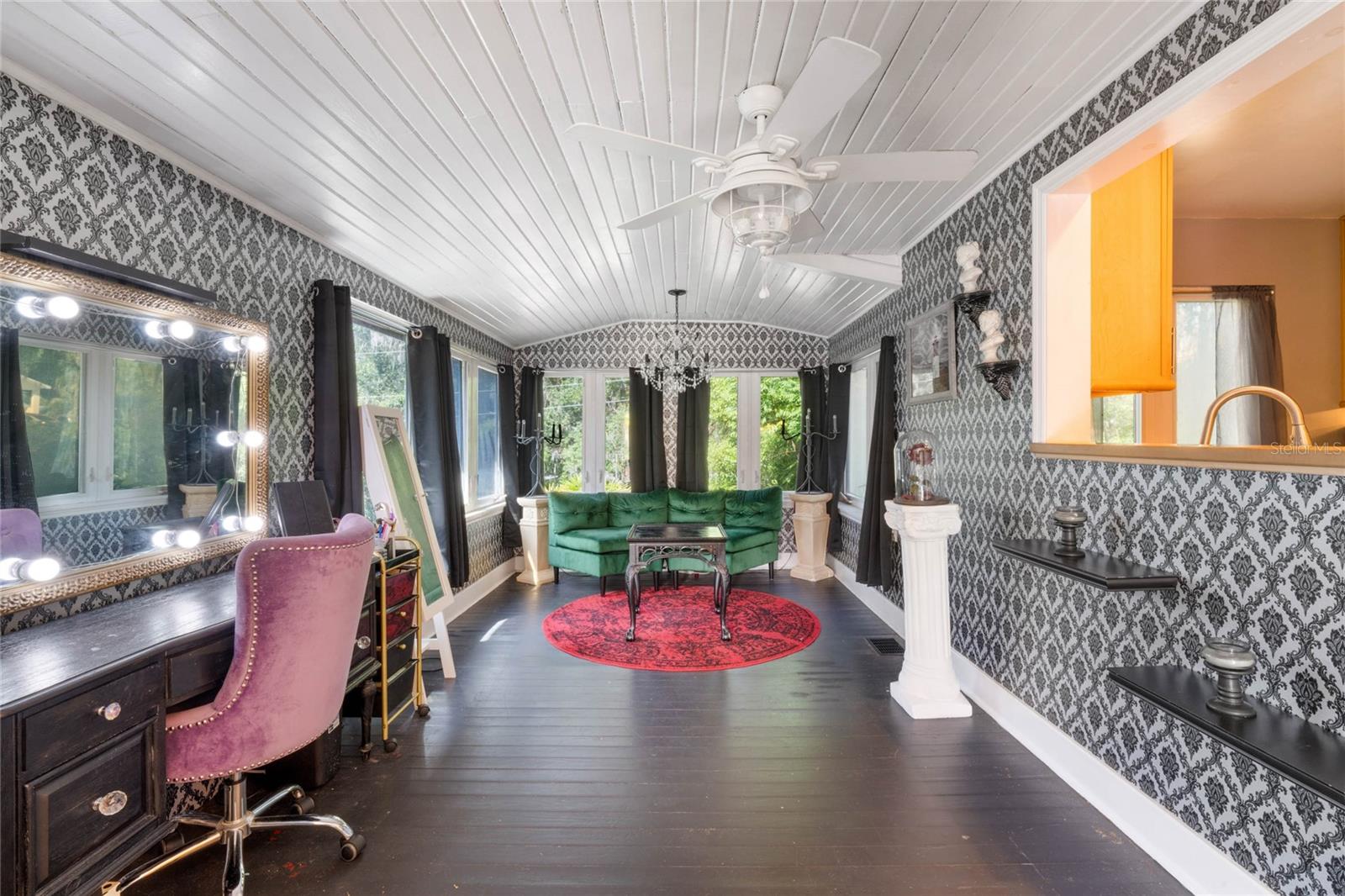 900 PARK PL