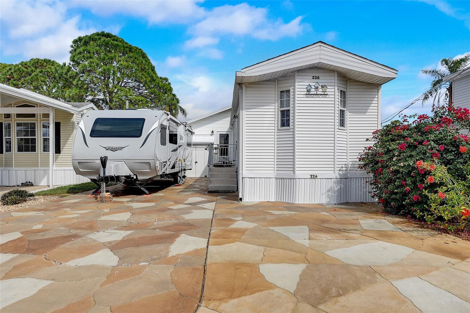 226 ST GEORGE DR