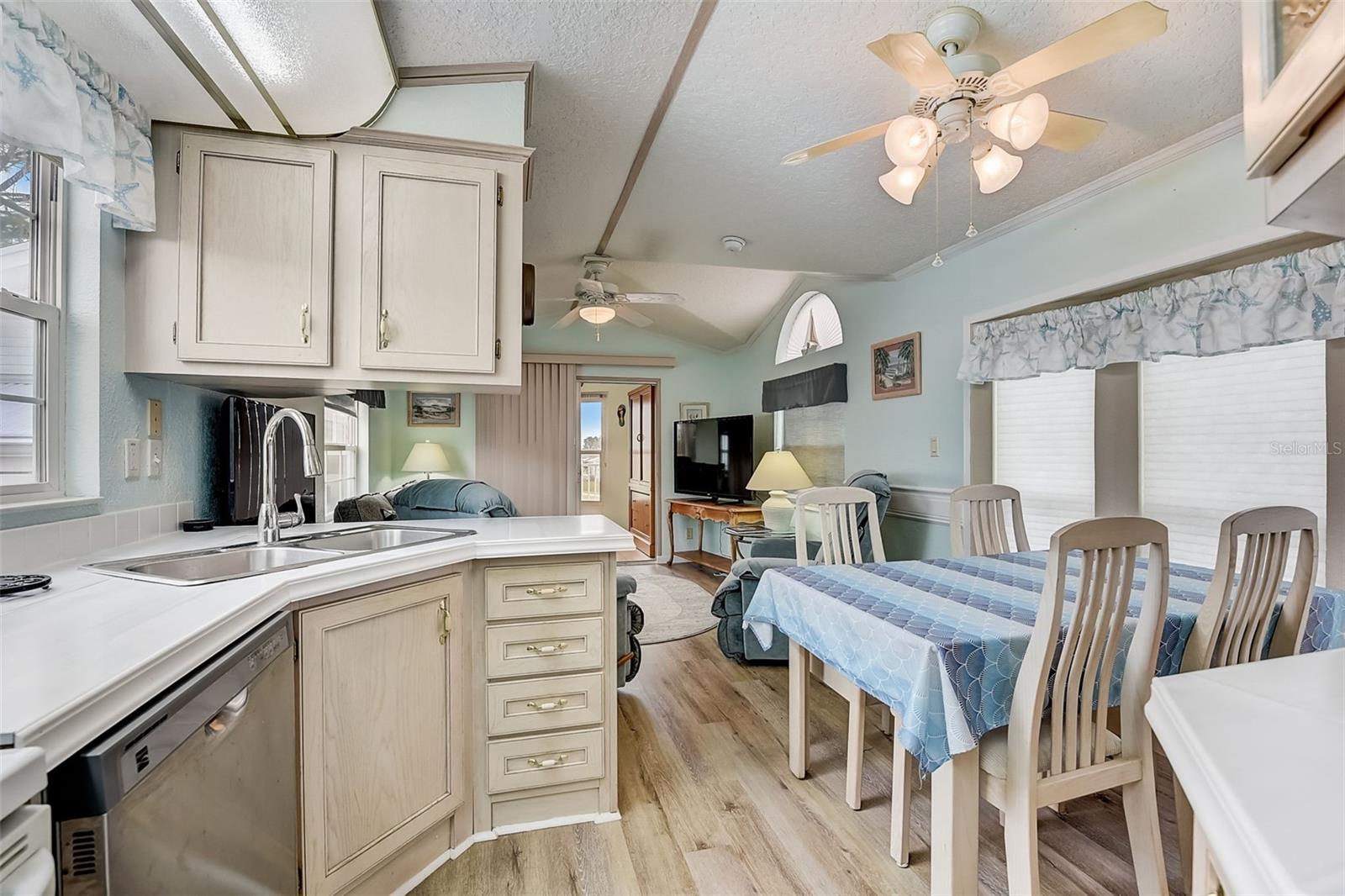 226 ST GEORGE DR