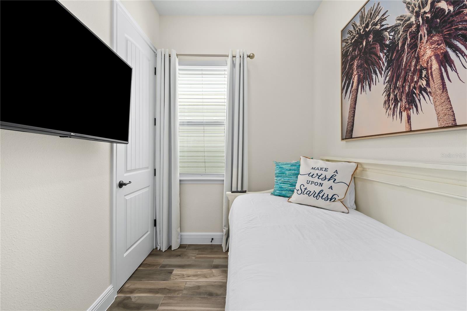 8040 SANDY TOES WAY