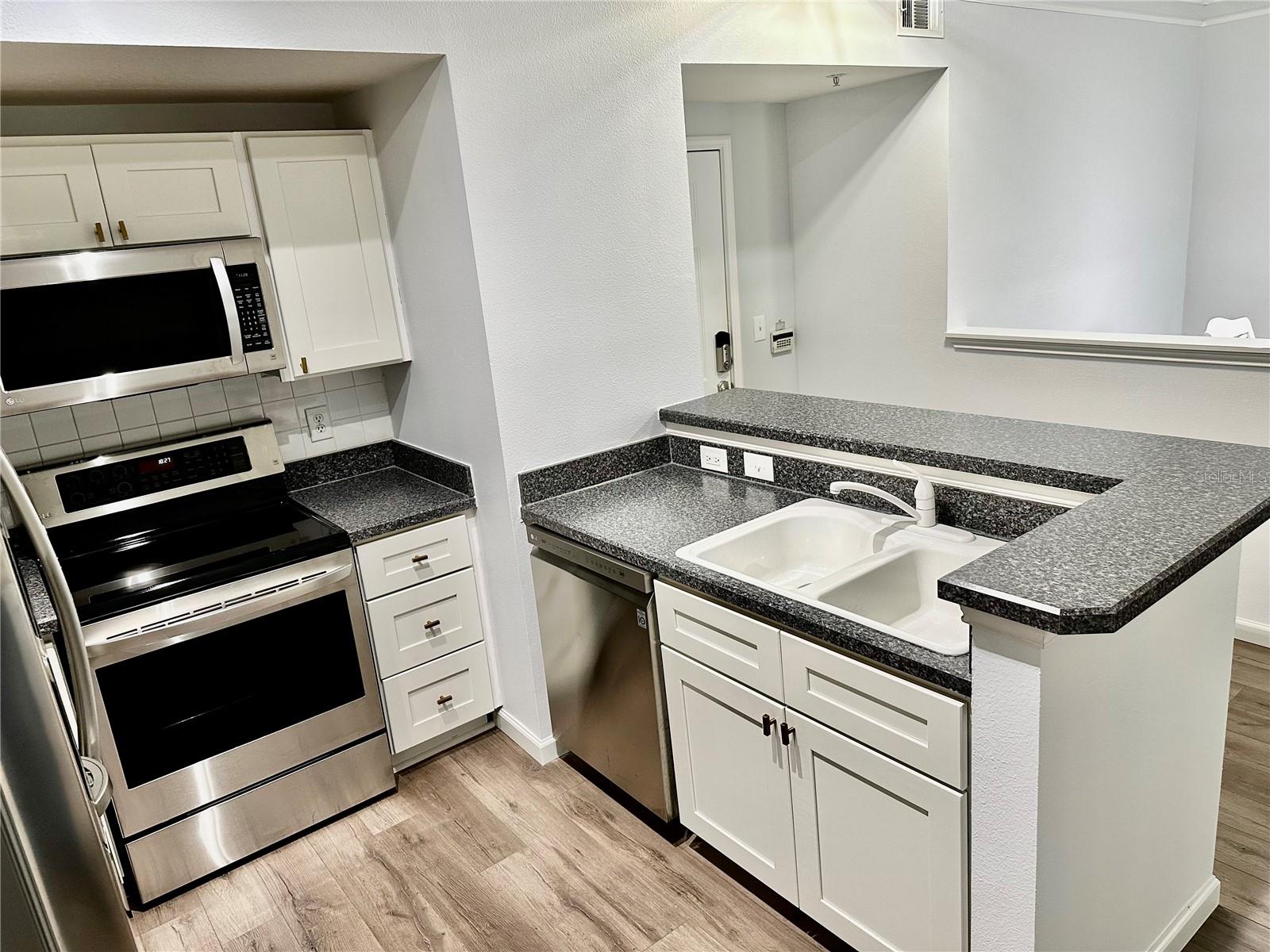 239 LONGVIEW AVE #214