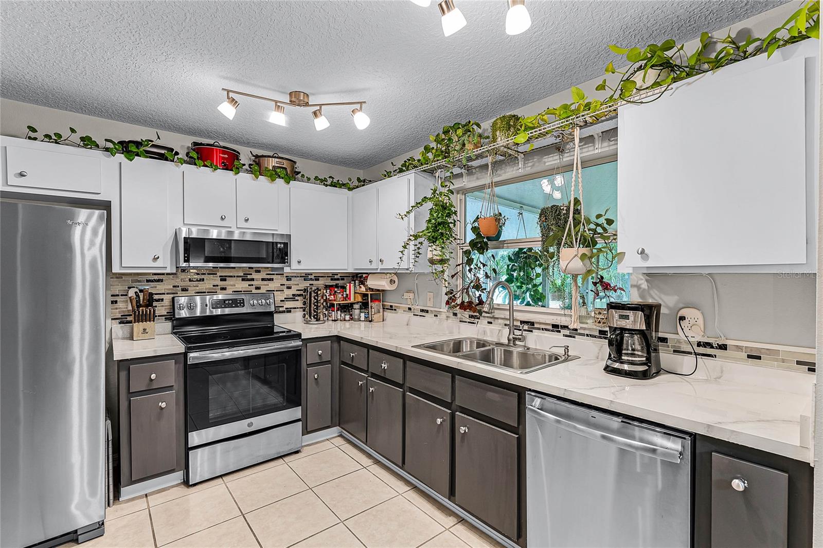 610 NE 52ND CT