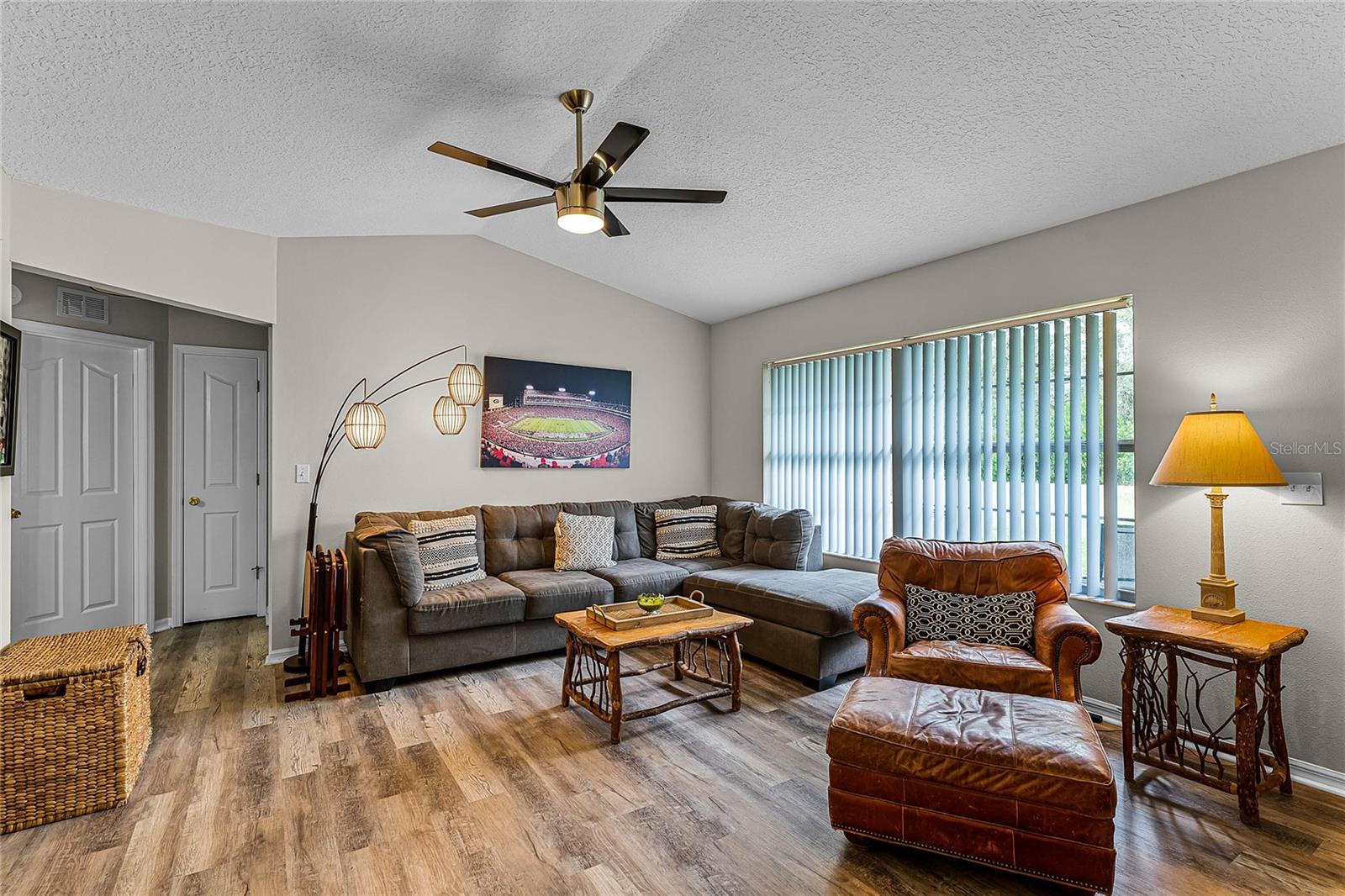 610 NE 52ND CT