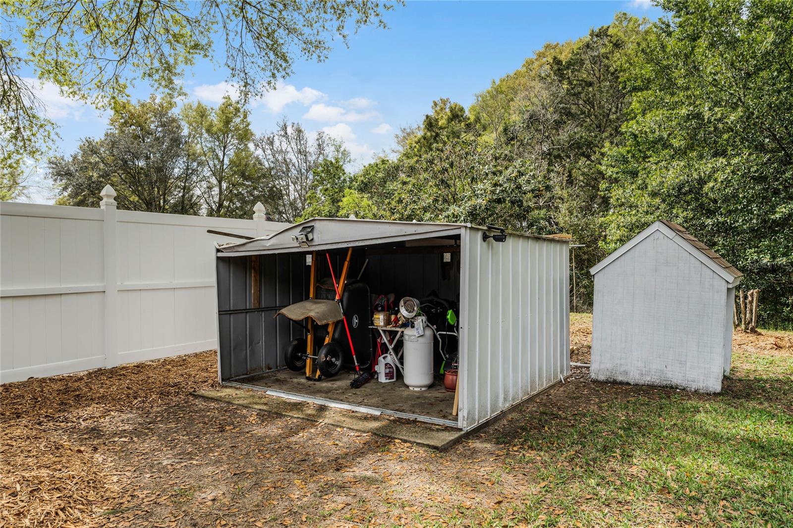 610 NE 52ND CT