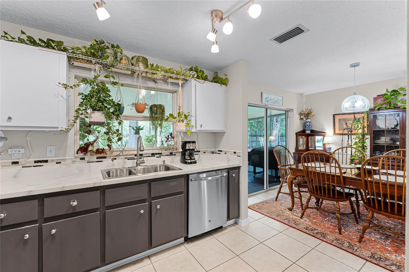 610 NE 52ND CT