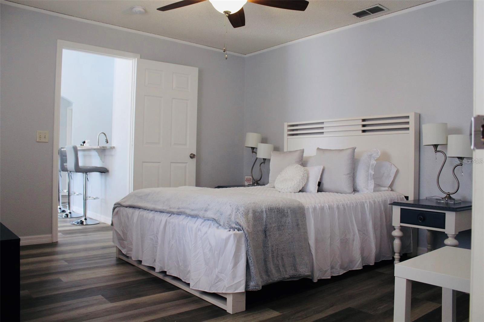342 SHADY OAK LOOP