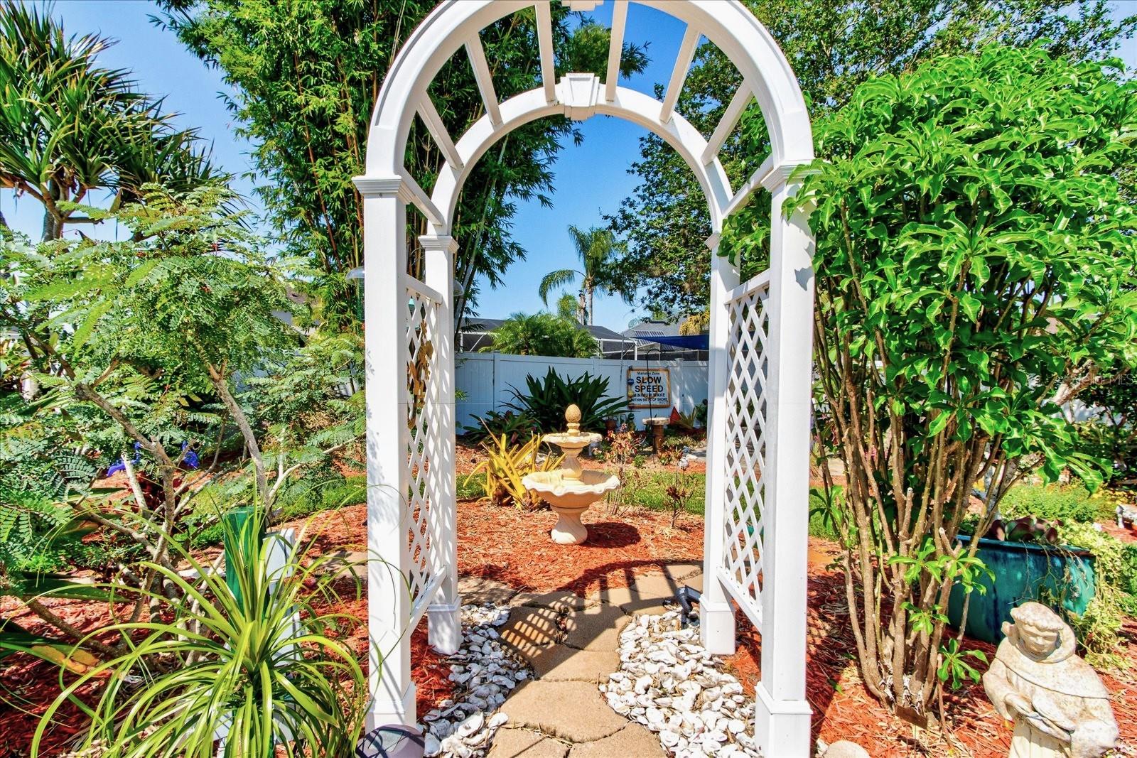 524 LAKEHAVEN CIR