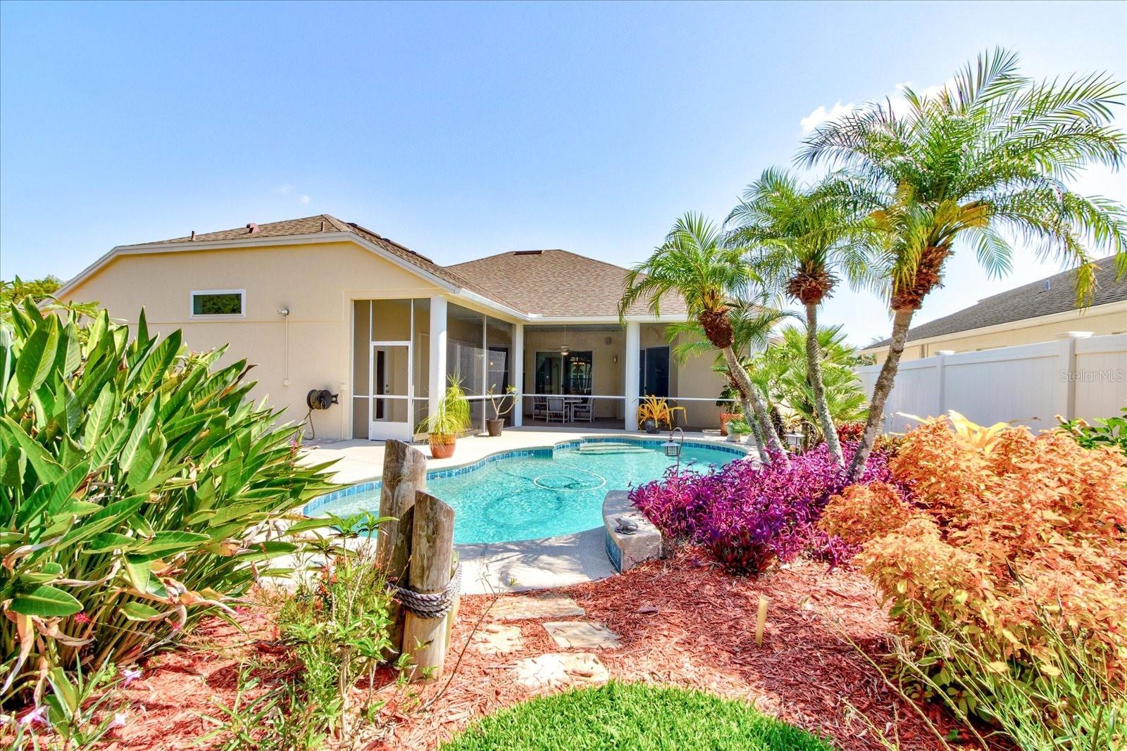 524 LAKEHAVEN CIR