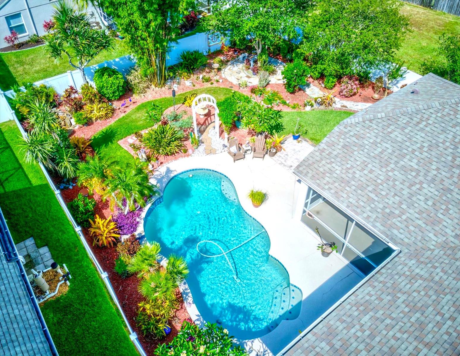524 LAKEHAVEN CIR