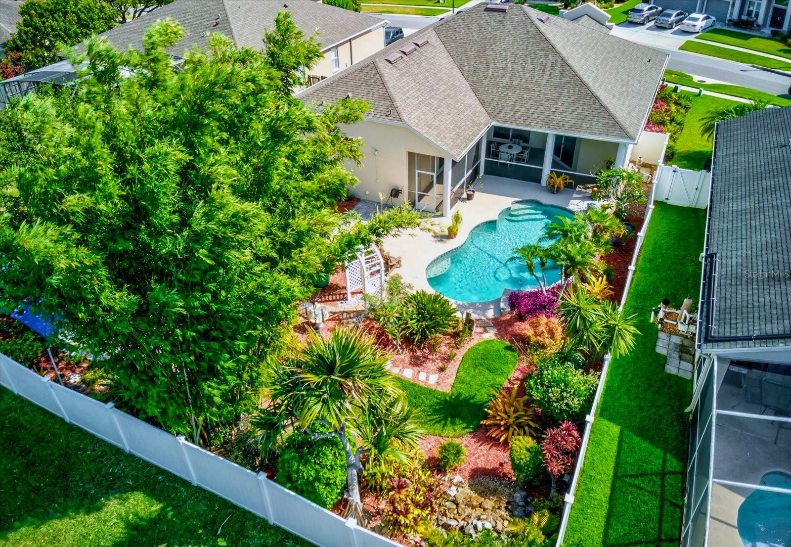 524 LAKEHAVEN CIR