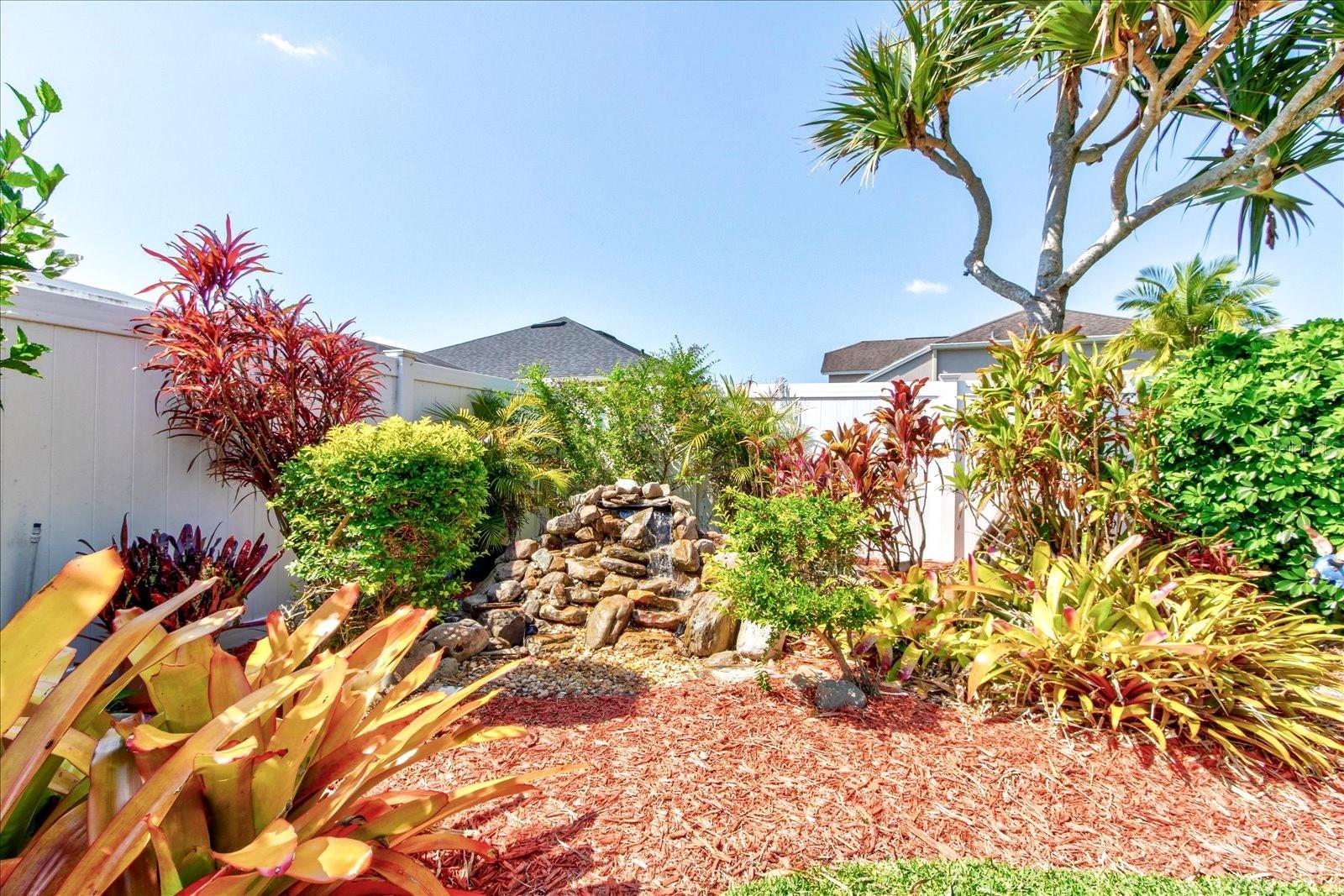 524 LAKEHAVEN CIR