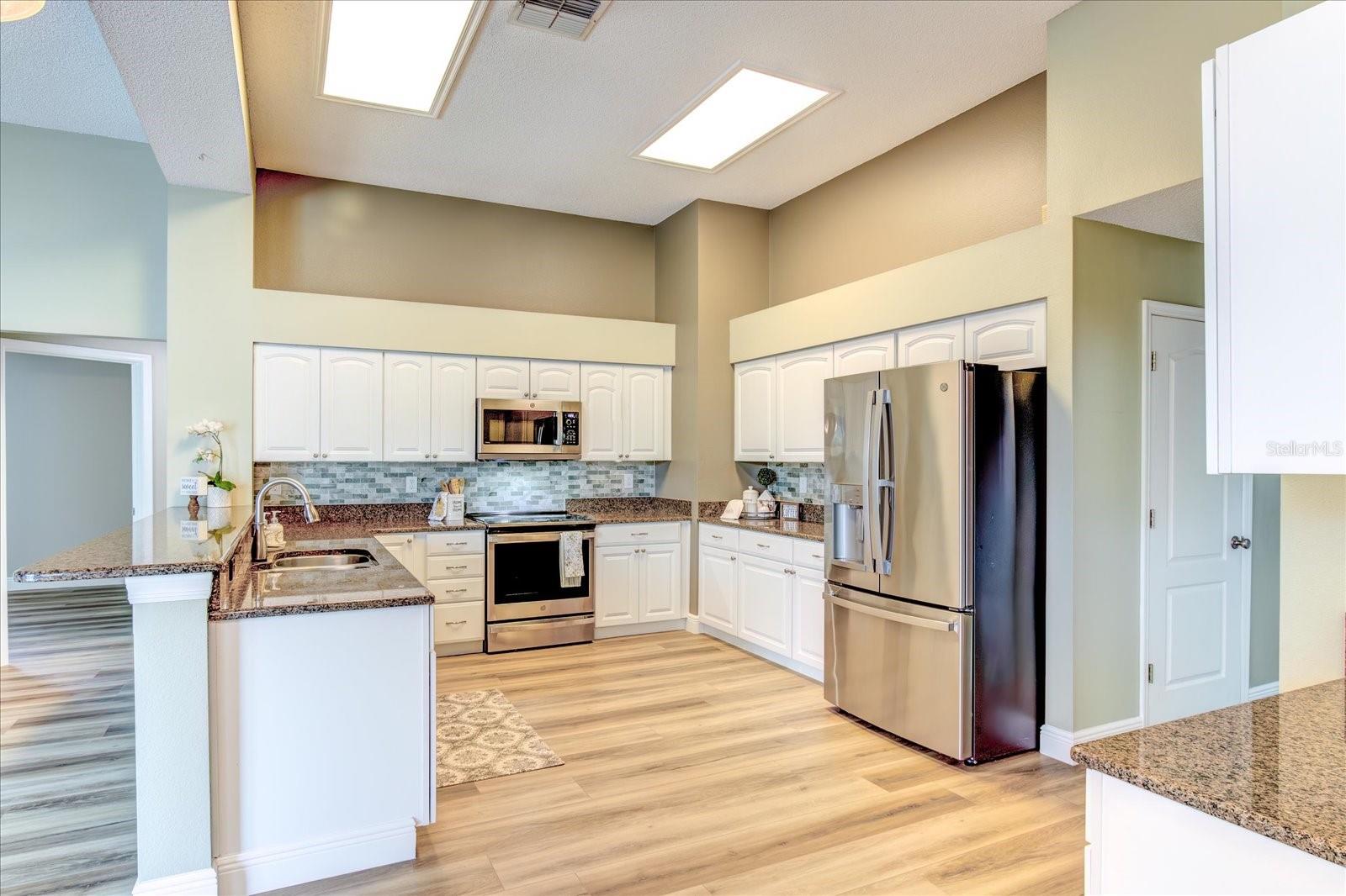 524 LAKEHAVEN CIR