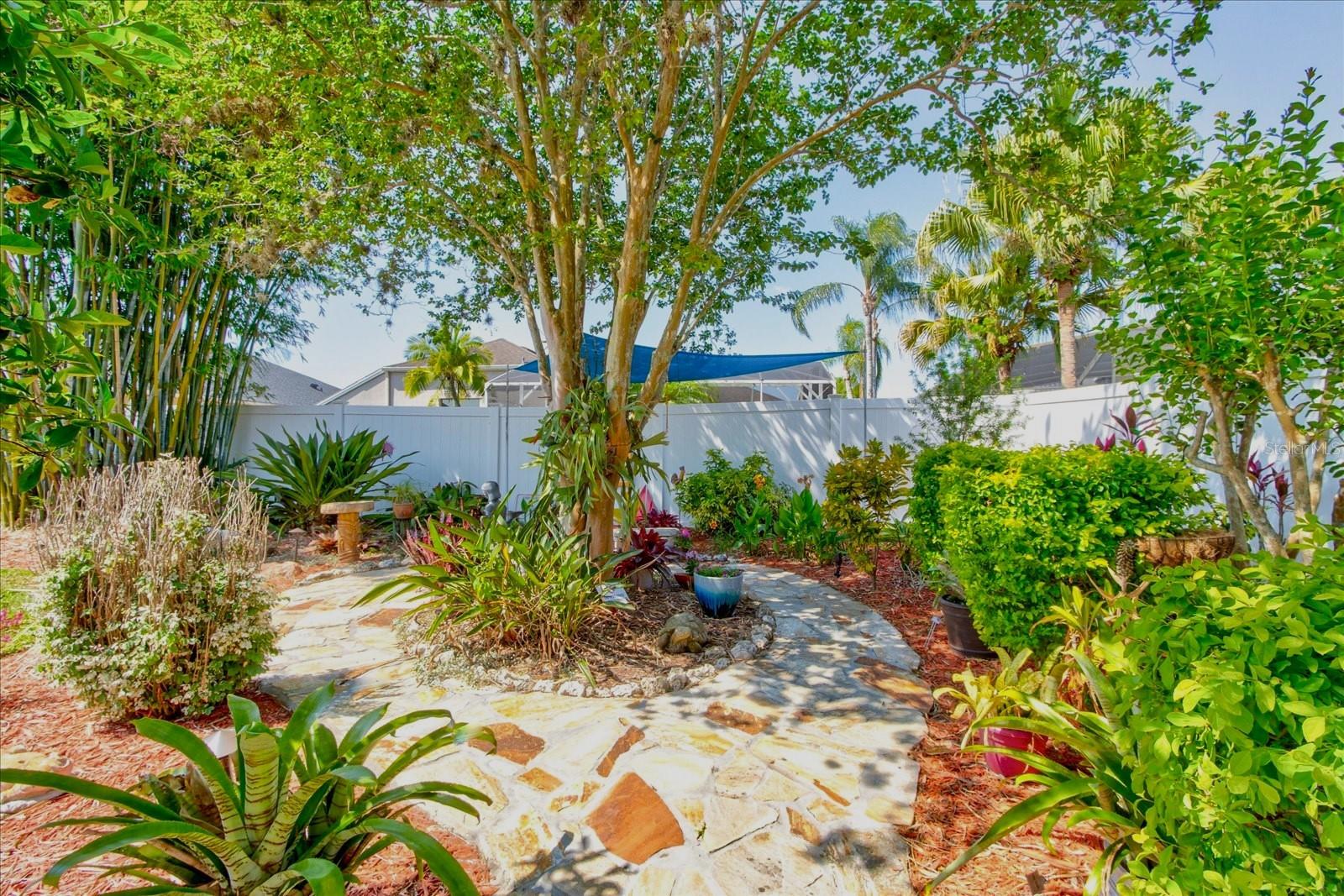 524 LAKEHAVEN CIR