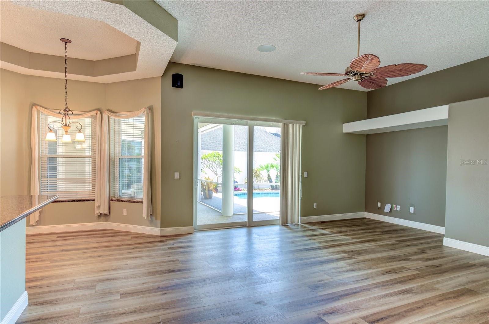 524 LAKEHAVEN CIR