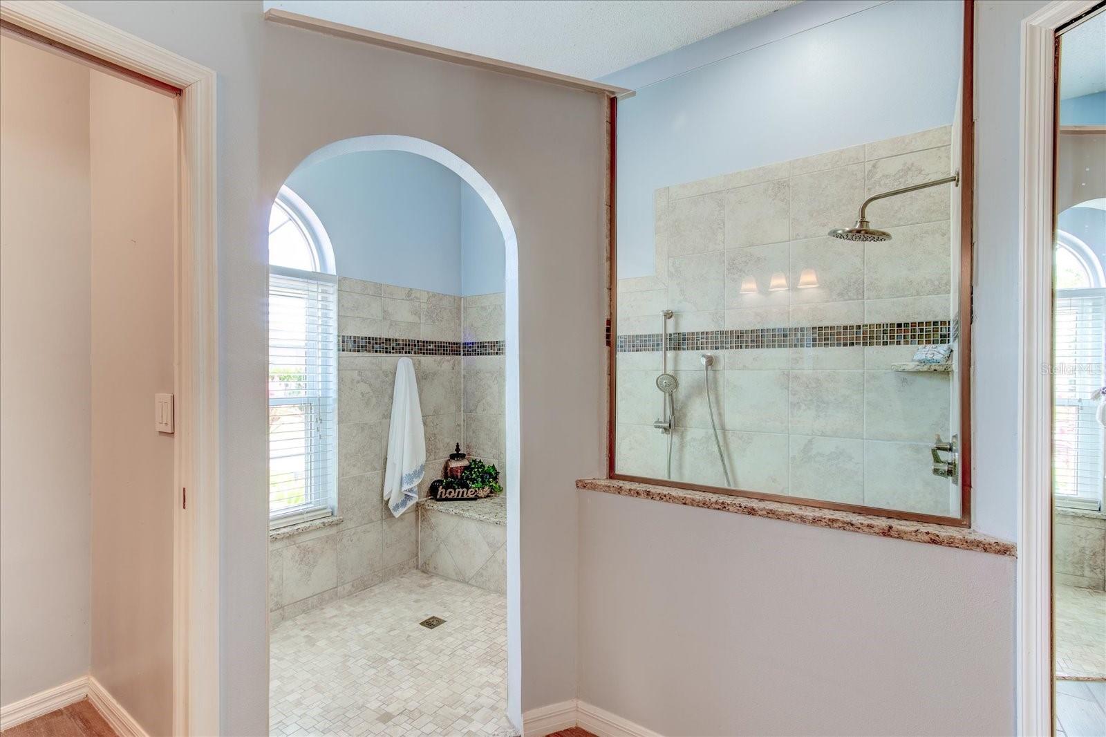 524 LAKEHAVEN CIR