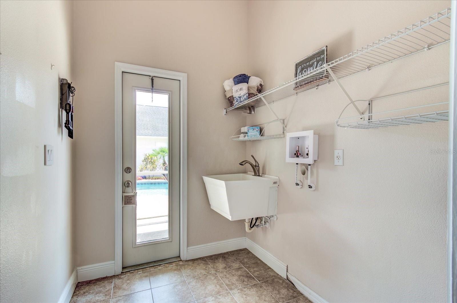 524 LAKEHAVEN CIR