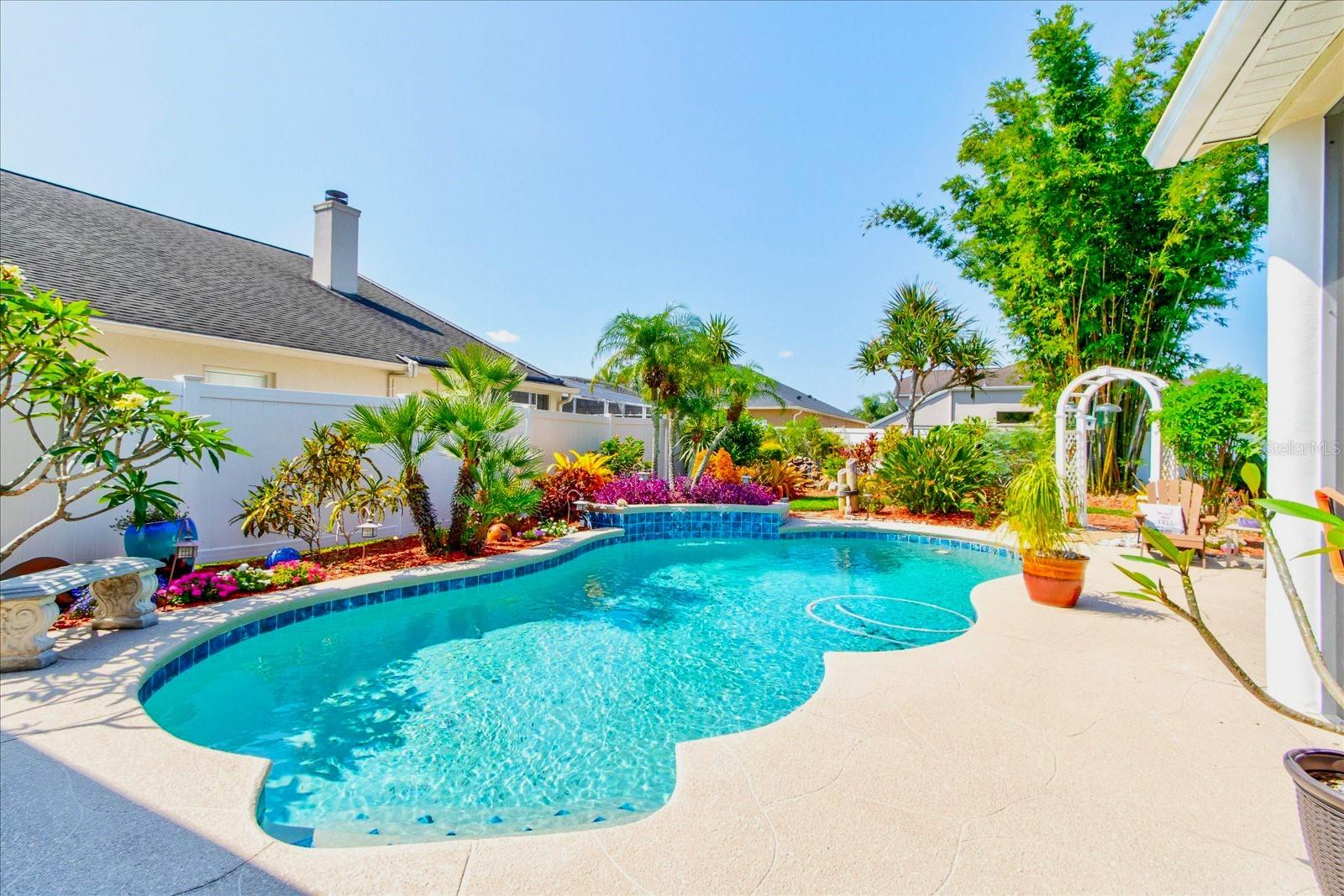 524 LAKEHAVEN CIR
