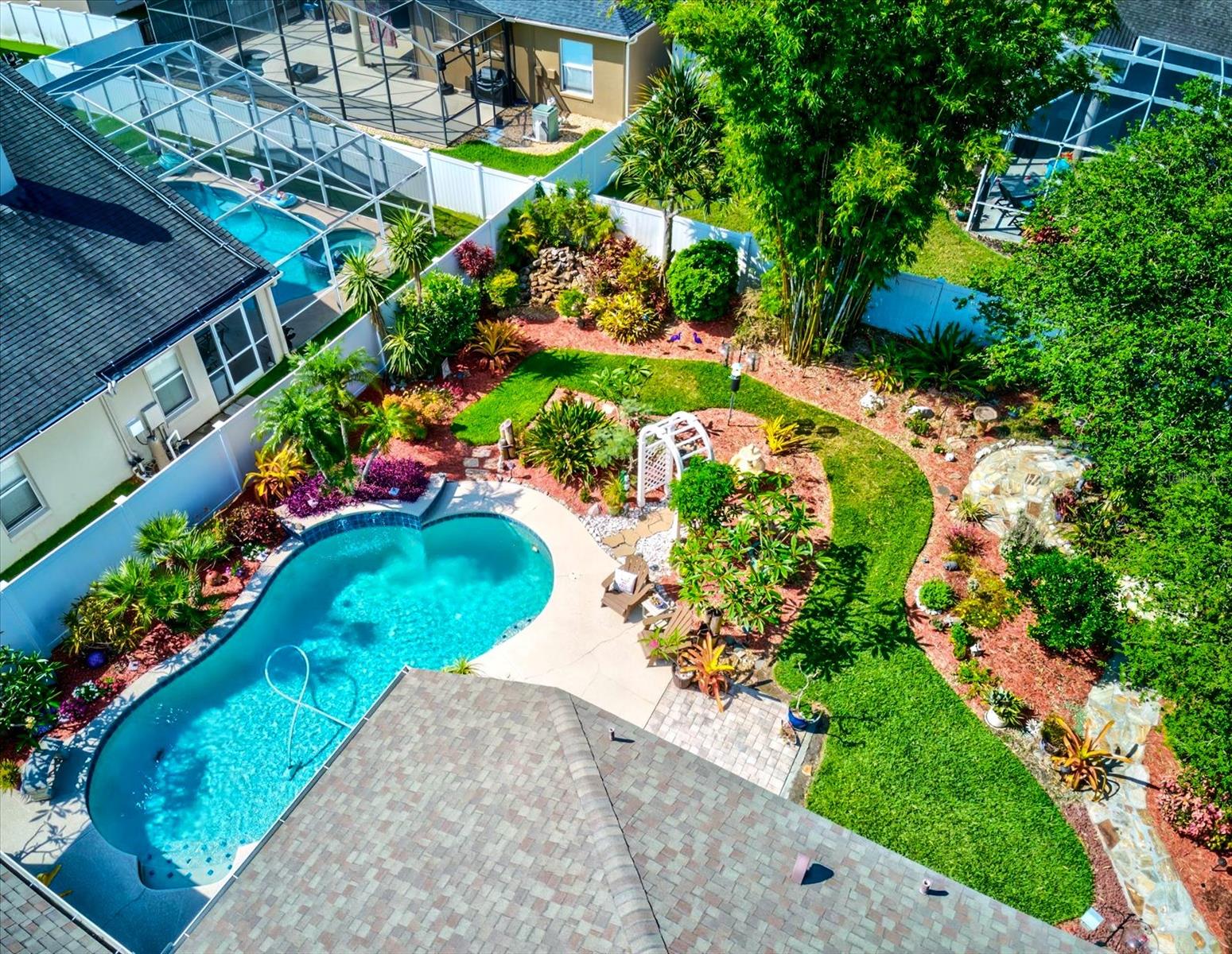 524 LAKEHAVEN CIR