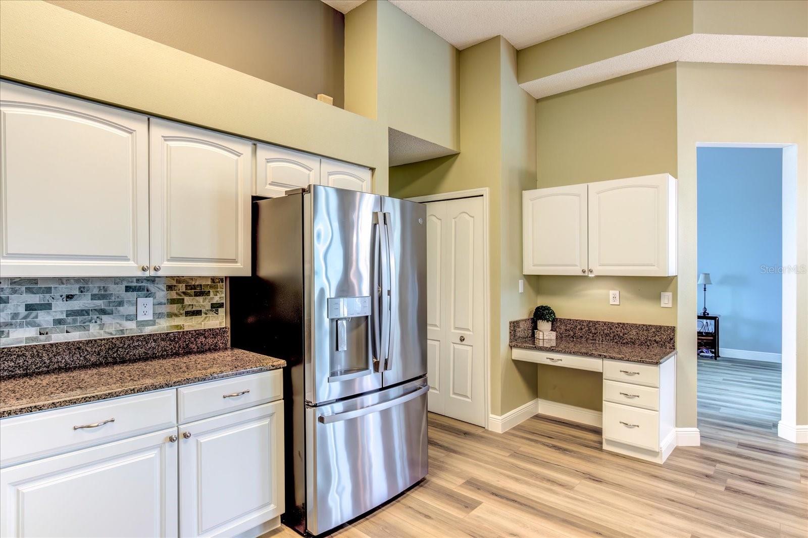 524 LAKEHAVEN CIR