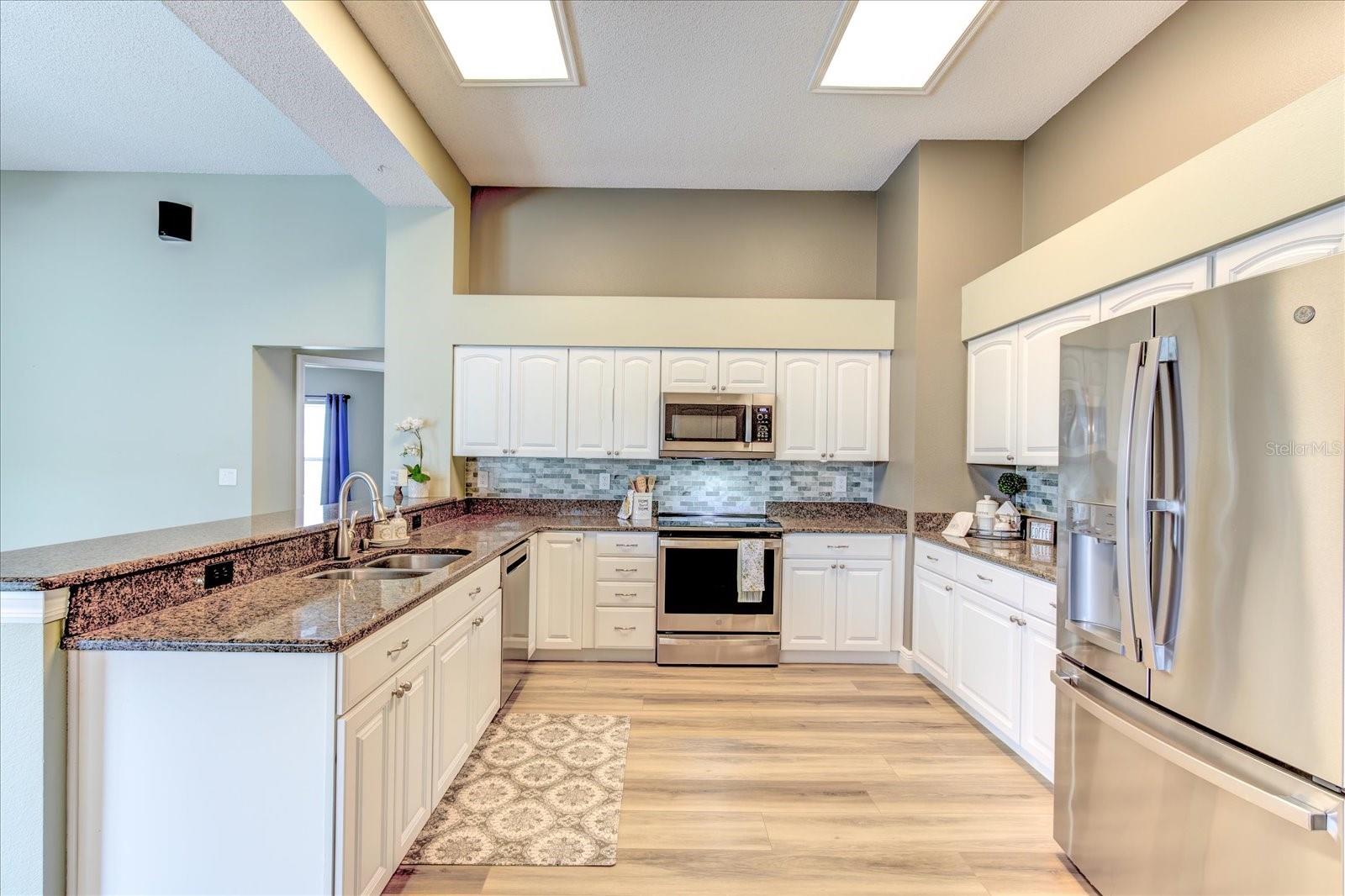 524 LAKEHAVEN CIR