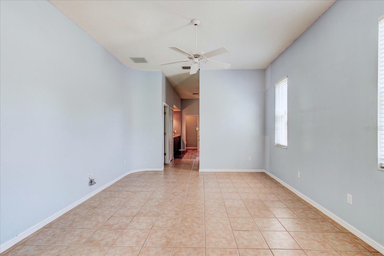524 LAKEHAVEN CIR