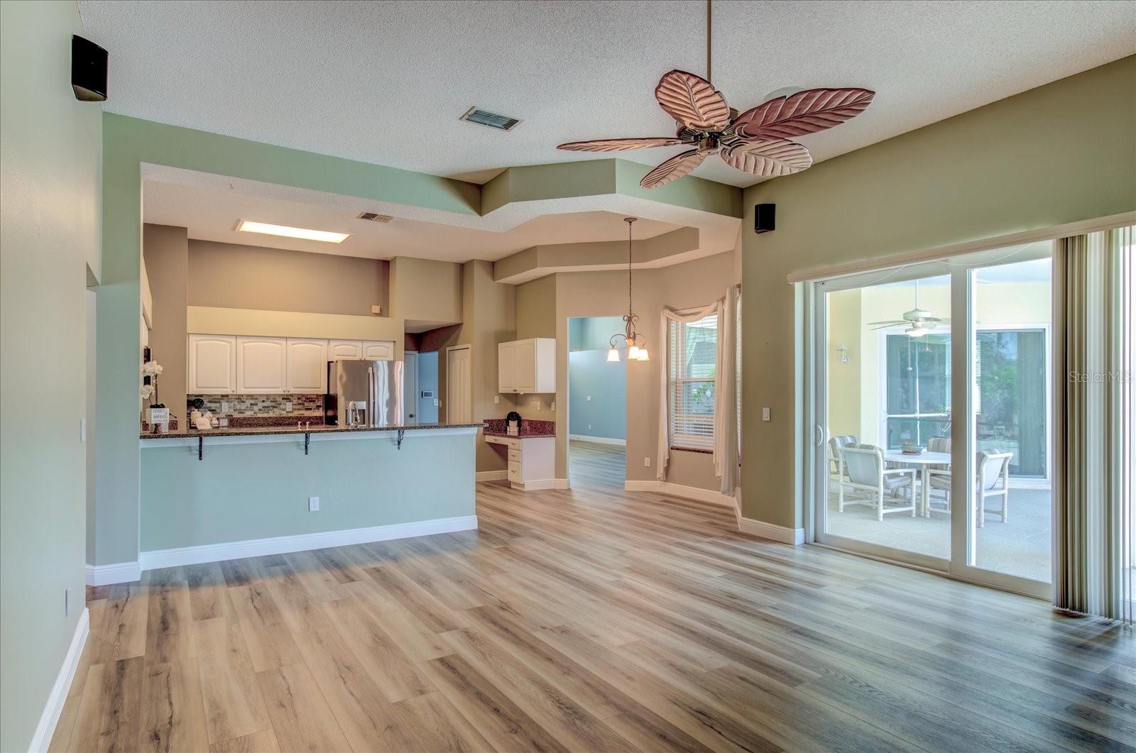 524 LAKEHAVEN CIR