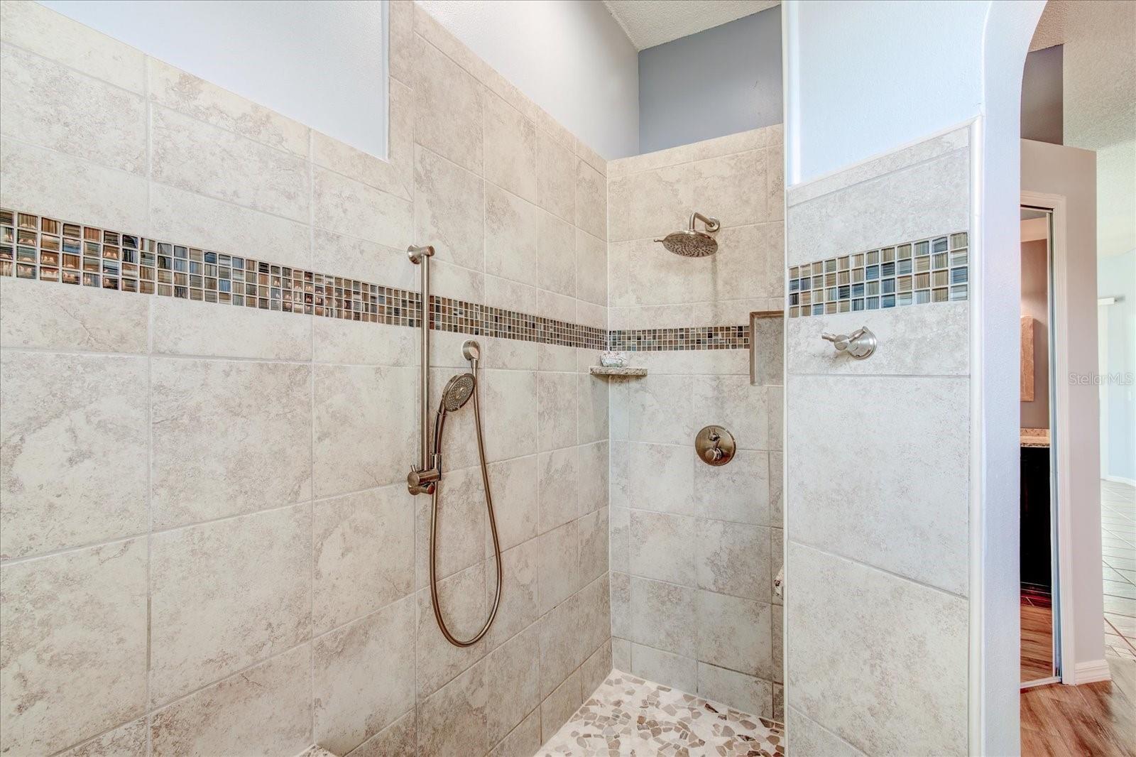524 LAKEHAVEN CIR