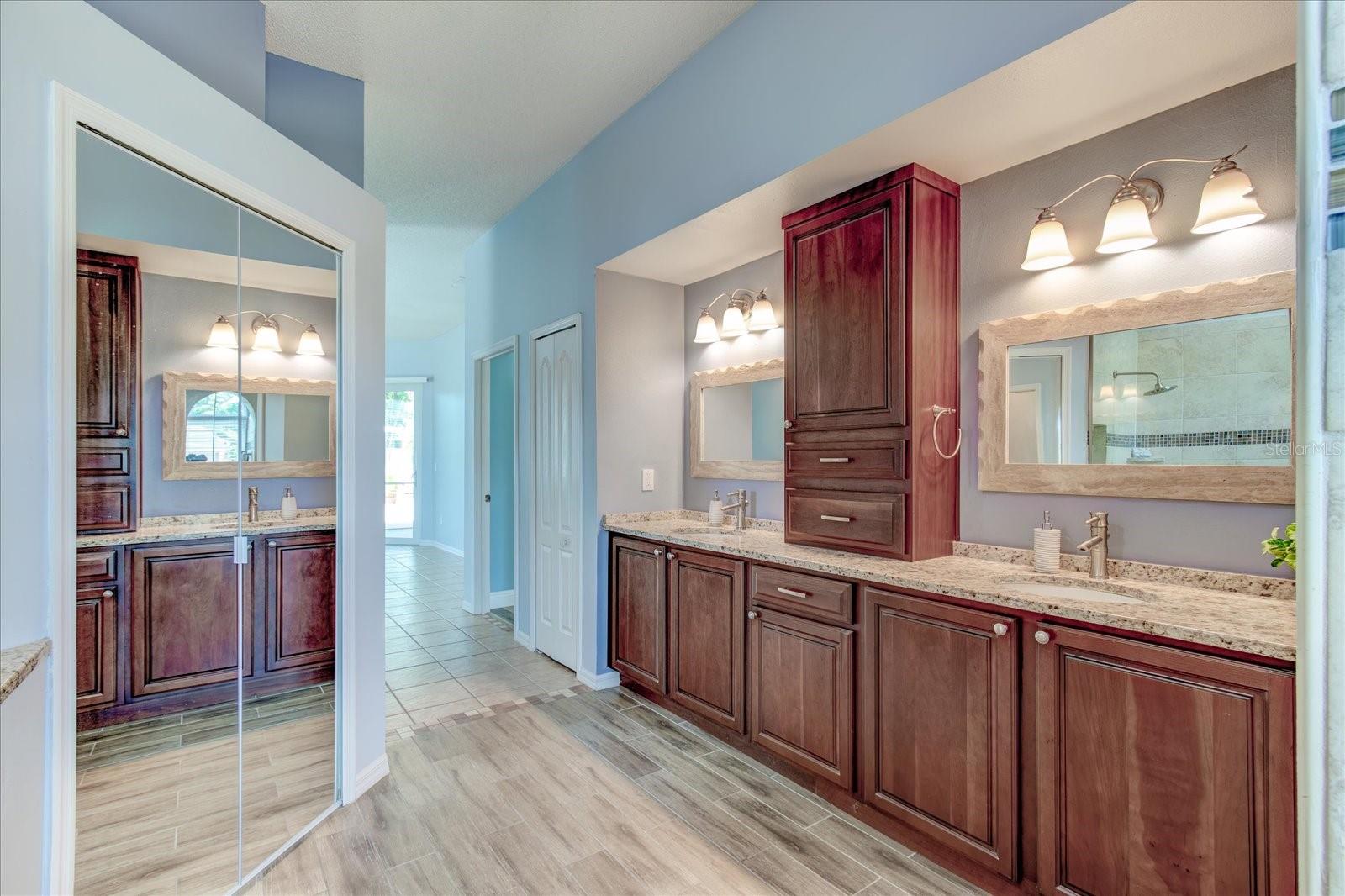 524 LAKEHAVEN CIR