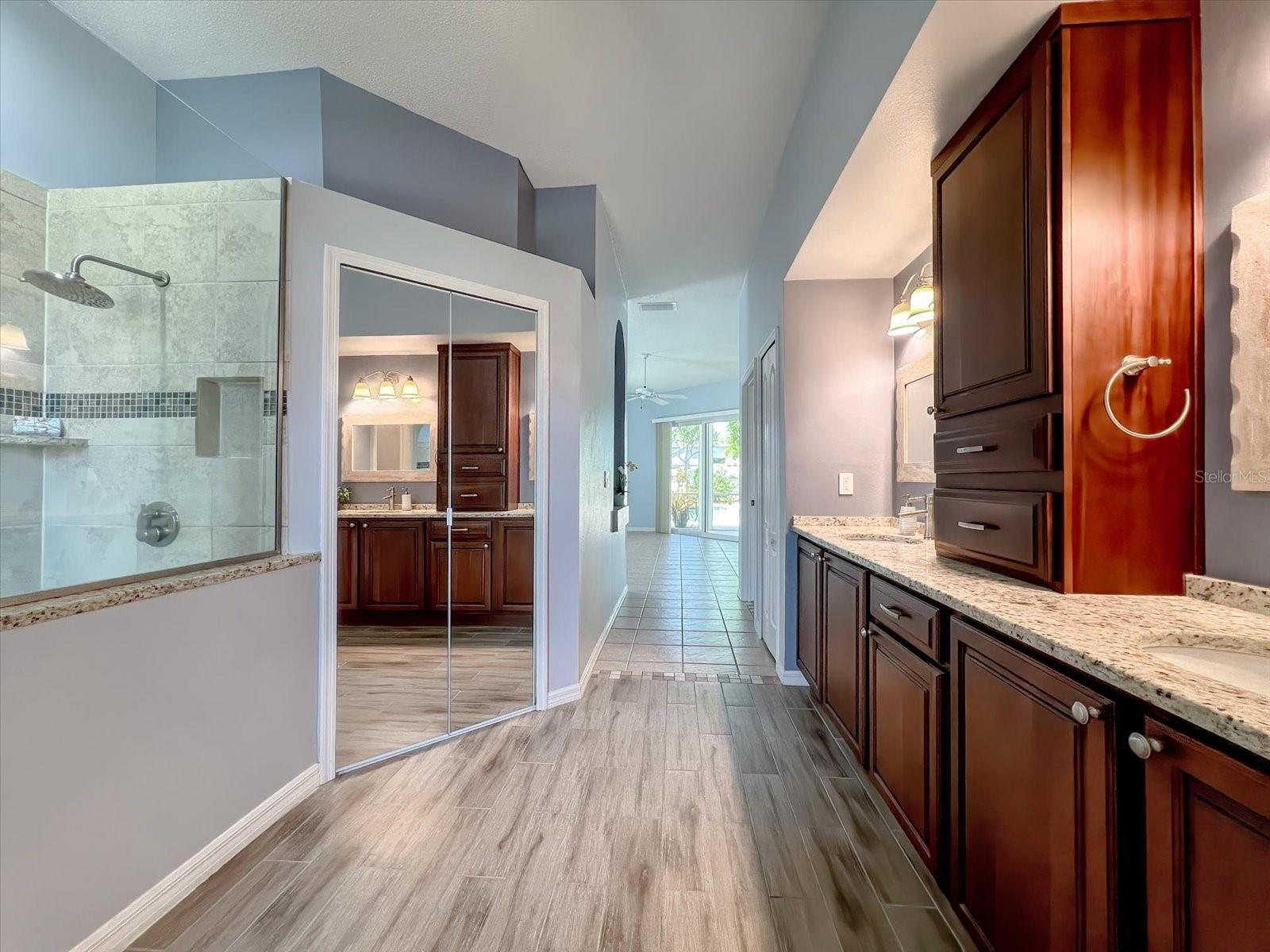 524 LAKEHAVEN CIR