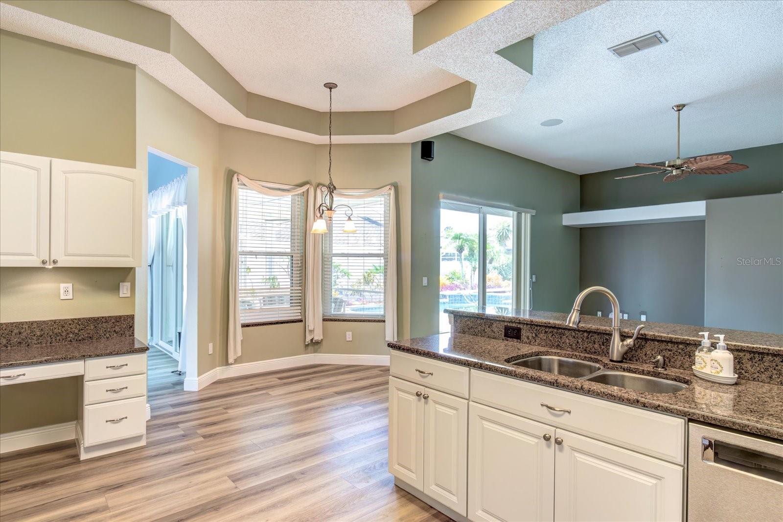 524 LAKEHAVEN CIR
