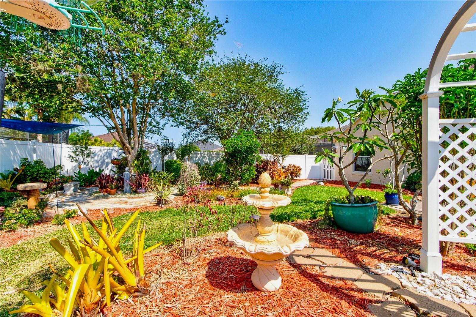 524 LAKEHAVEN CIR